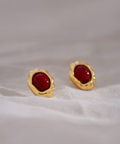 Vintage Wine Red Stud Earrings - Retro Minimalist Geometric Design for Autumn/Winter 2025, Unique Style Statement