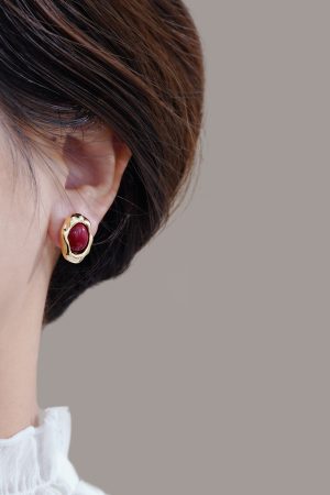 Vintage Wine Red Stud Earrings - Retro Minimalist Geometric Design for Autumn/Winter 2025, Unique Style Statement
