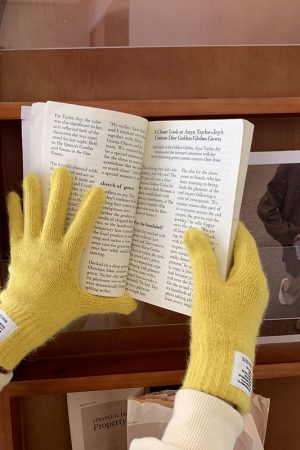 Warm Korean Style Five-Finger Touchscreen Knitted Gloves for Women - Winter 2025 Windproof and Frostproof Cycling Accessories