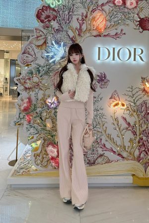 Warm Sweetheart Knitted Long Sleeve T-Shirt & V-Neck Casual Pants Set - Elegant Two-Piece Slimming Outfit for Cozy Style