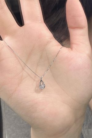 Water Drop Choker Necklace for Women - Niche Design, Everyday Style, Light Luxury Clavicle Chain, High-End Feel