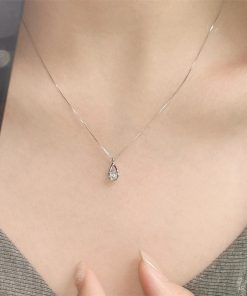 Water Drop Choker Necklace for Women - Niche Design, Everyday Style, Light Luxury Clavicle Chain, High-End Feel