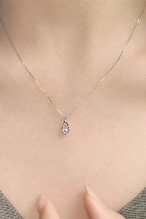 Water Drop Choker Necklace for Women - Niche Design, Everyday Style, Light Luxury Clavicle Chain, High-End Feel