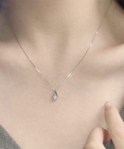 Water Drop Choker Necklace for Women - Niche Design, Everyday Style, Light Luxury Clavicle Chain, High-End Feel