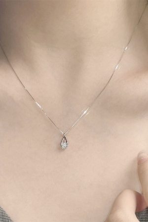Water Drop Choker Necklace for Women - Niche Design, Everyday Style, Light Luxury Clavicle Chain, High-End Feel