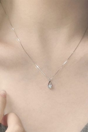 Water Drop Choker Necklace for Women - Niche Design, Everyday Style, Light Luxury Clavicle Chain, High-End Feel