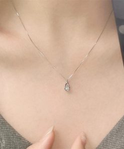Water Drop Choker Necklace for Women - Niche Design, Everyday Style, Light Luxury Clavicle Chain, High-End Feel