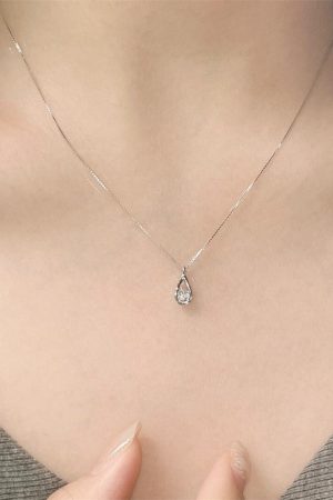 Water Drop Choker Necklace for Women - Niche Design, Everyday Style, Light Luxury Clavicle Chain, High-End Feel