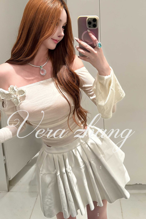 White Camellia Long Sleeve Slim Fit T-Shirt for Women - 2025 Trendy Puff Skirt Outfit, Perfect for Y2K and Korean Style Looks