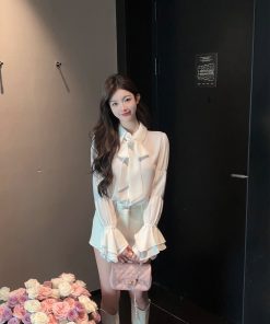 White Chiffon Bell Sleeve Shirt for Women with Bow Tie Design, Long Sleeve Top, Elegant Fashion, Trendy Style