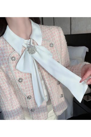 White Chiffon Bell Sleeve Shirt for Women with Bow Tie Design, Long Sleeve Top, Elegant Fashion, Trendy Style