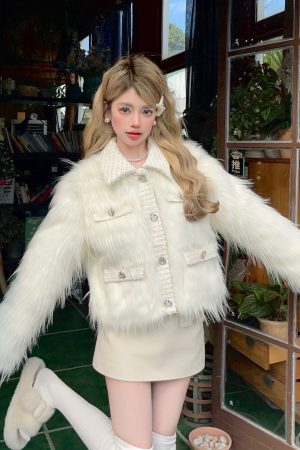 White Eco-Friendly Fur Coat for Winter, Two-Color Long Hair Splicing, Warm and Slimming, High-End Fashion Outerwear