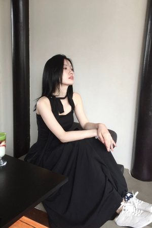 White Halter Neck Dress for Women - French-Style, Waist-Cinching, Slim Fit, Summer Fashion Essential