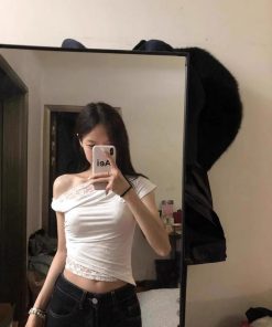 White Lace Spliced Off-Shoulder Short Sleeve T-Shirt for Women, Summer Crop Top with One-Shoulder Neckline, Stylish Spicy Girl Trend