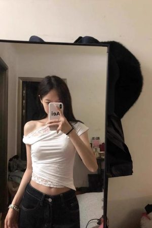 White Lace Spliced Off-Shoulder Short Sleeve T-Shirt for Women, Summer Crop Top with One-Shoulder Neckline, Stylish Spicy Girl Trend