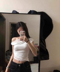 White Lace Spliced Off-Shoulder Short Sleeve T-Shirt for Women, Summer Crop Top with One-Shoulder Neckline, Stylish Spicy Girl Trend