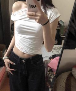 White Lace Spliced Off-Shoulder Short Sleeve T-Shirt for Women, Summer Crop Top with One-Shoulder Neckline, Stylish Spicy Girl Trend