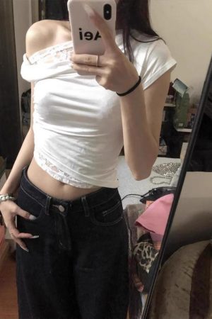 White Lace Spliced Off-Shoulder Short Sleeve T-Shirt for Women, Summer Crop Top with One-Shoulder Neckline, Stylish Spicy Girl Trend