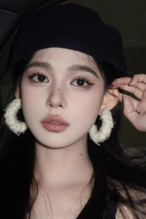 White Plush Circular Earrings - Korean Style High-End Minimalist Ear Hoops for Women - Perfect for Round Faces - Autumn/Winter Fashion