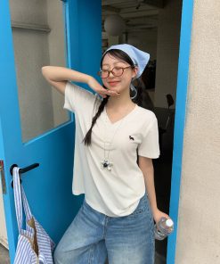 White V-Neck Short Sleeve Women's Slim Fit T-Shirt with Sausage Dog Pattern, Casual 90s Style Fashion Top