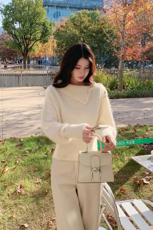 White Wool Knit Pullover Sweater for Women with Old Money Gold Buckle Detail - Elegant Layered Style