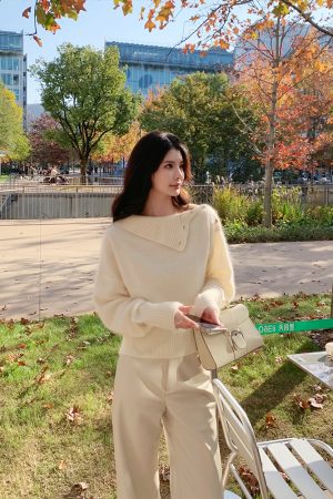 White Wool Knit Pullover Sweater for Women with Old Money Gold Buckle Detail - Elegant Layered Style