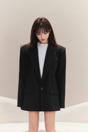 Wide-Shouldered Loose-Fitting Black Suit Jacket for Women - Casual Autumn Blazer, Chic Modern Style