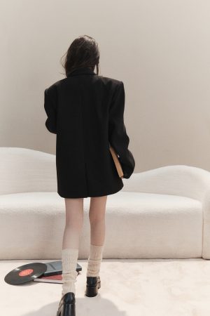 Wide-Shouldered Loose-Fitting Black Suit Jacket for Women - Casual Autumn Blazer, Chic Modern Style