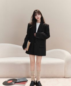 Wide-Shouldered Loose-Fitting Black Suit Jacket for Women - Casual Autumn Blazer, Chic Modern Style