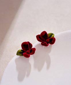 Wine Red Gardenia Flower Stud Earrings – High-End Velvet Design, French Retro & Hong Kong Style Ear Accessories for Autumn/Winter