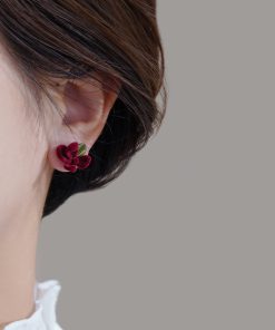 Wine Red Gardenia Flower Stud Earrings – High-End Velvet Design, French Retro & Hong Kong Style Ear Accessories for Autumn/Winter