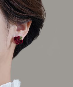 Wine Red Gardenia Flower Stud Earrings – High-End Velvet Design, French Retro & Hong Kong Style Ear Accessories for Autumn/Winter