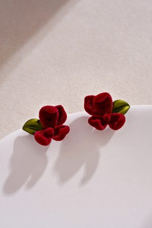 Wine Red Gardenia Flower Stud Earrings â€“ High-End Velvet Design, French Retro & Hong Kong Style Ear Accessories for Autumn/Winter