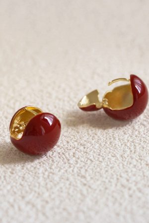 Wine Red Round Ball Earrings - Unique Retro Minimalist Ear Clips for Autumn/Winter 2025 Fashion Accessories