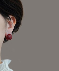Wine Red Round Ball Earrings - Unique Retro Minimalist Ear Clips for Autumn/Winter 2025 Fashion Accessories