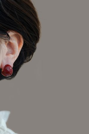 Wine Red Round Ball Earrings - Unique Retro Minimalist Ear Clips for Autumn/Winter 2025 Fashion Accessories