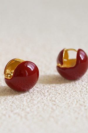 Wine Red Round Ball Earrings - Unique Retro Minimalist Ear Clips for Autumn/Winter 2025 Fashion Accessories