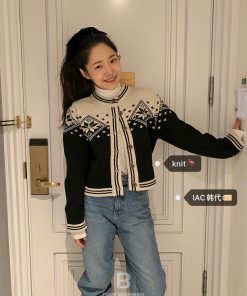 Winter Christmas Snowflake Color Hook Flower Knitted Cardigan in Korean Style