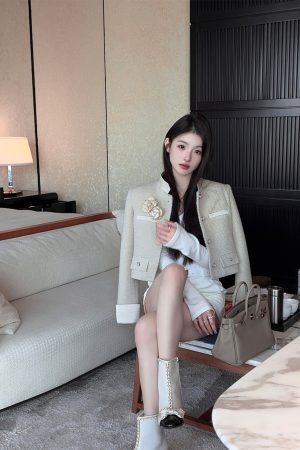 Winter Down Liner Short Woolen Coat for Women with Brooch - Cozy Layering Essential, Perfect for 90s and Y2K Styles
