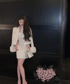 Winter Heavy Industry Sequin White Short Woolen Coat for Women with Thick Down Lining - Y2K Inspired Fashion