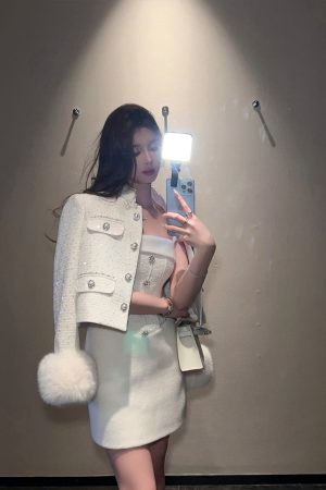 Winter Heavy Industry Sequin White Short Woolen Coat for Women with Thick Down Lining - Y2K Inspired Fashion