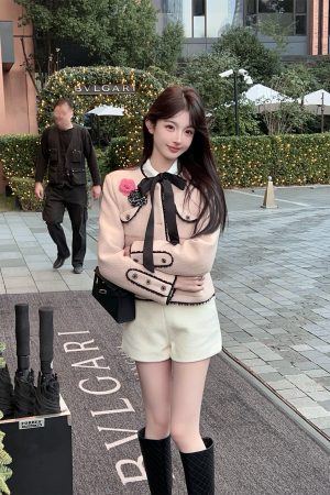 Winter High-Waisted White Woolen Shorts for Women, Thickened Hot Pants, Stylish Outerwear Booty Shorts