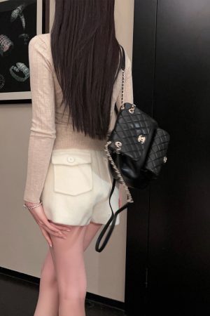 Winter High-Waisted White Woolen Shorts for Women, Thickened Hot Pants, Stylish Outerwear Booty Shorts