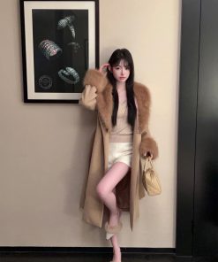 Winter High-Waisted White Woolen Shorts for Women, Thickened Hot Pants, Stylish Outerwear Booty Shorts