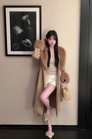 Winter High-Waisted White Woolen Shorts for Women, Thickened Hot Pants, Stylish Outerwear Booty Shorts