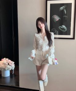 Winter High-Waisted White Woolen Shorts for Women, Thickened Hot Pants, Stylish Outerwear Booty Shorts