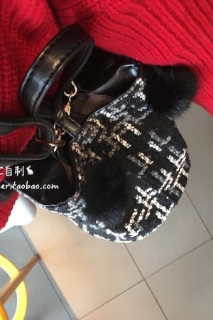 Winter Limited Edition Rabbit Fur Crossbody Bucket Handbag - Woolen Design, Cute Rabbit Tail, Perfect for Y2K & Cozy Styles