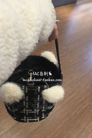 Winter Limited Edition Rabbit Fur Crossbody Bucket Handbag - Woolen Design, Cute Rabbit Tail, Perfect for Y2K & Cozy Styles