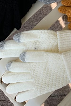 Winter Touchscreen Split-Finger Gloves for Women, Cute Korean-Style Plush Warm Cycling Accessories in Christmas Red