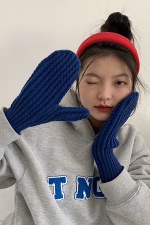 Winter Women's Cute Japanese-Style Fingerless Knitted Cycling Gloves - Warm & Cold-Resistant Fashion Accessory